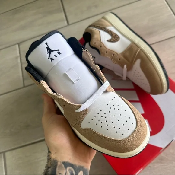 NIKE AIR JORDAN 1 LOW CREAM WHITE - Picture 2 of 4